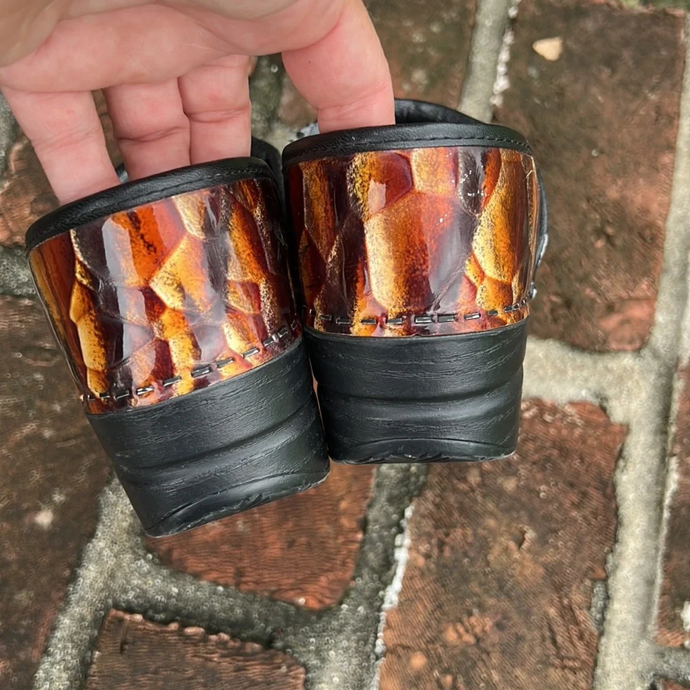 Dansko slip on clogs size 6 (36) - Picture 5 of 9